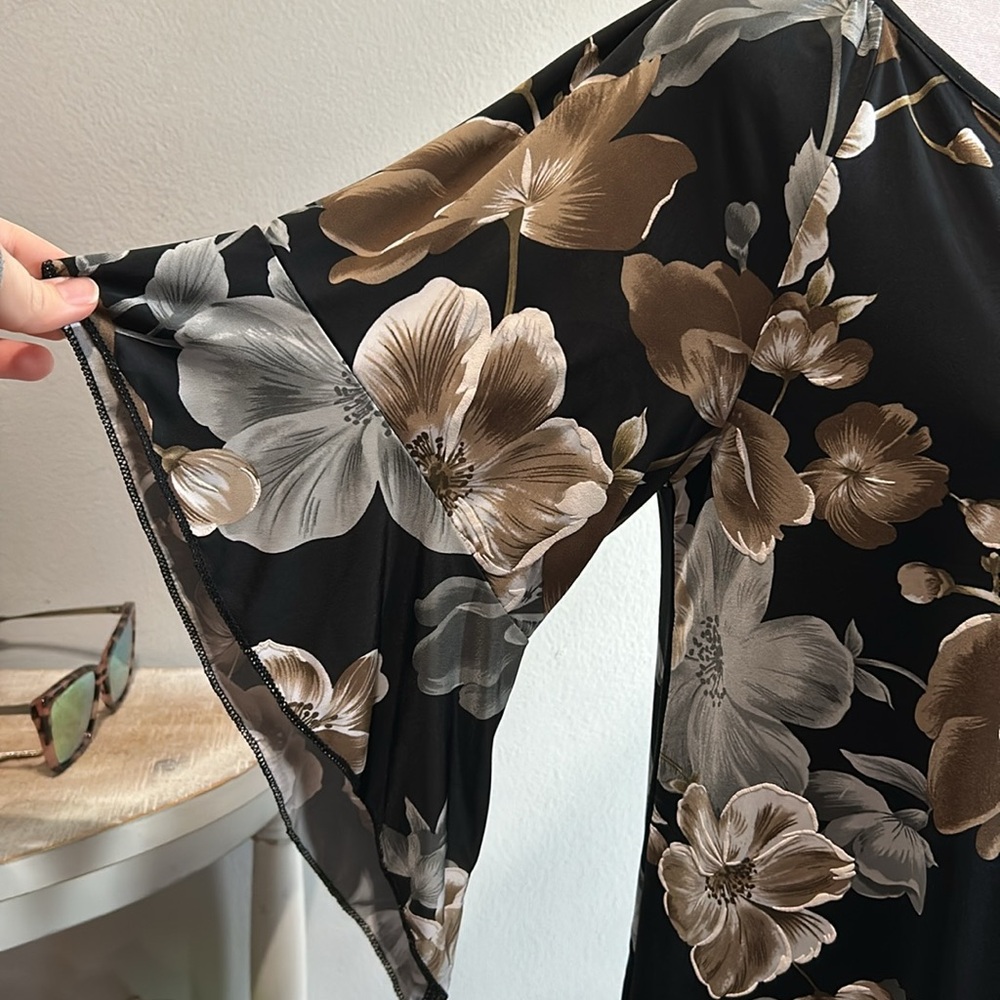 [Espresso] Navy/Tan Floral Blouse - Size Medium - Picture 2 of 4